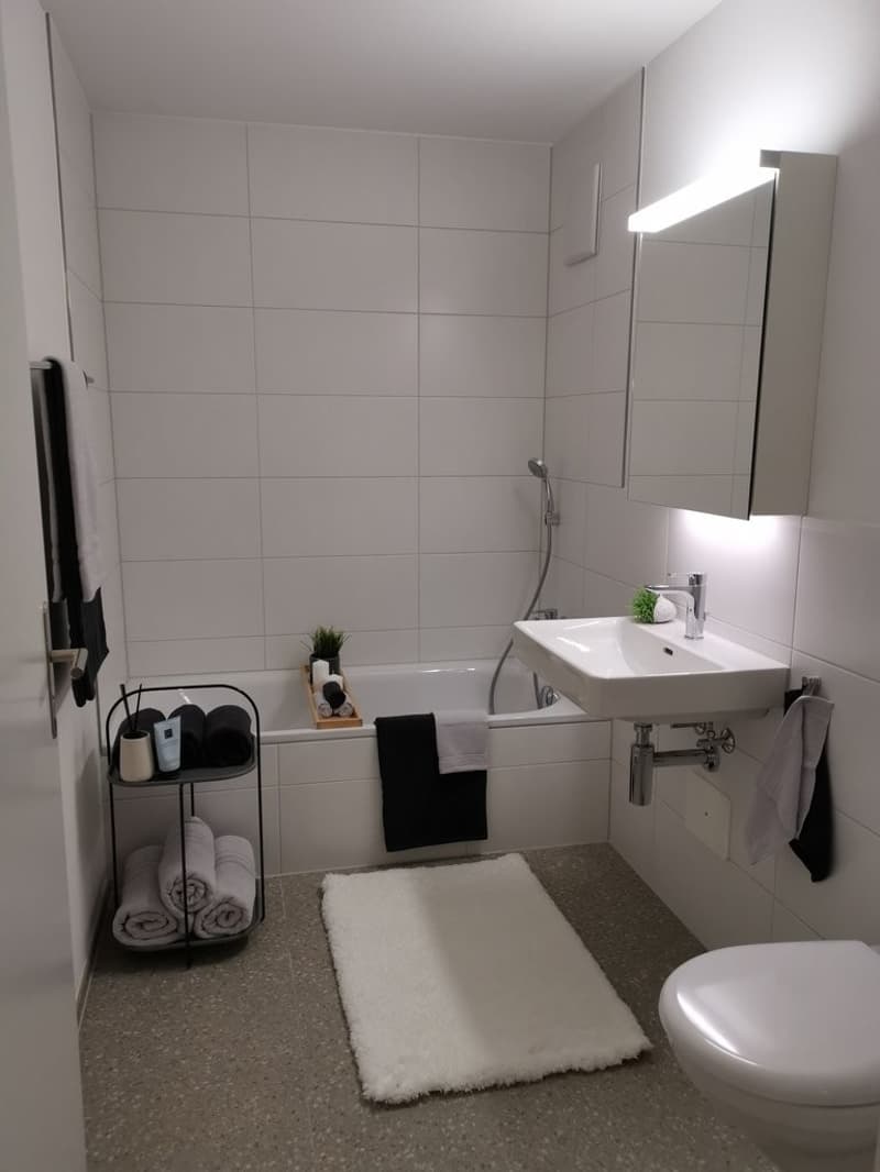 Basezimmer_mit_Wanne.jpg