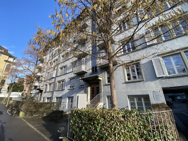 Helle Wohnung an ruhiger Lage (1)