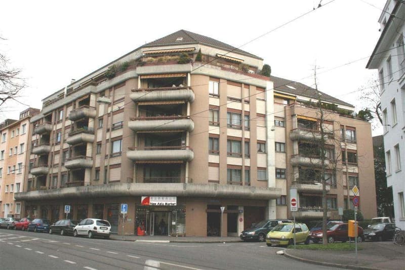 Platz in Autoeinstellhalle (1)
