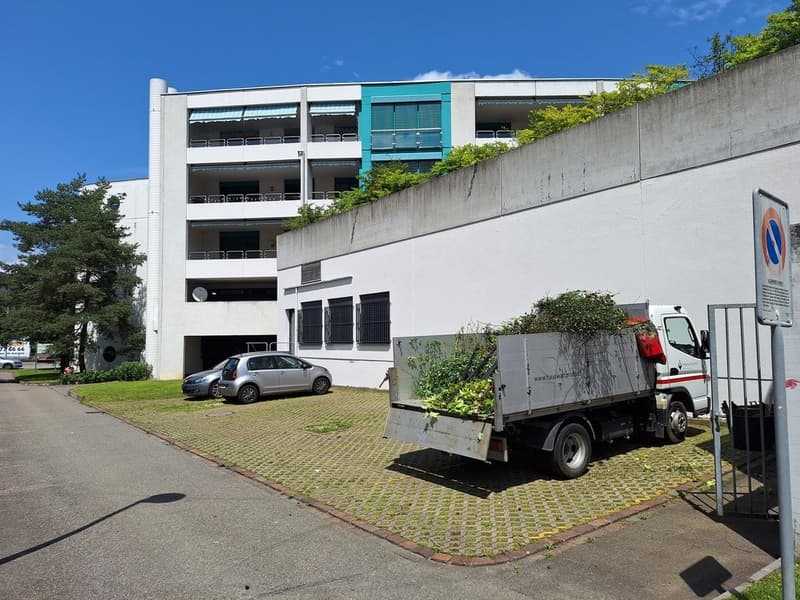 Aussen Parkplatz
