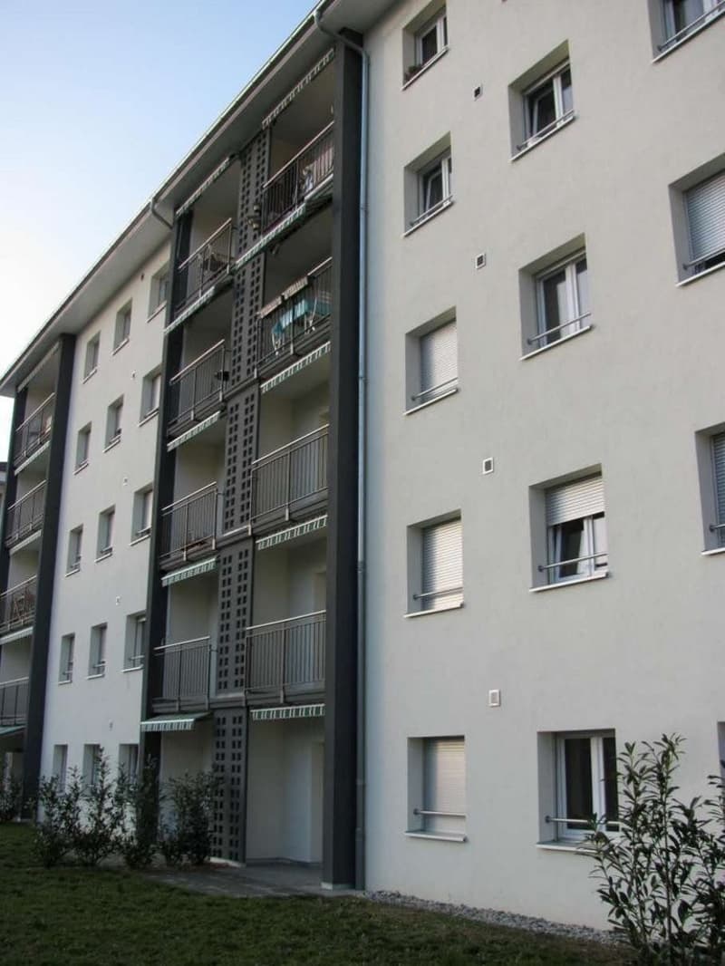 Proche gare CFF et accès autoroutiers (1)