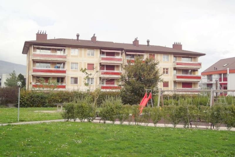 Place de parc intérieure à louer à côté de la gare de Marin-Epagnier ! (1)