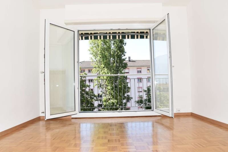 Vaste séjour avec balcon