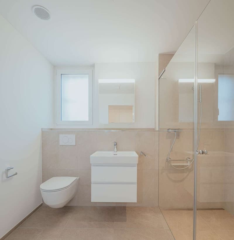 Badezimmer mit Dusche