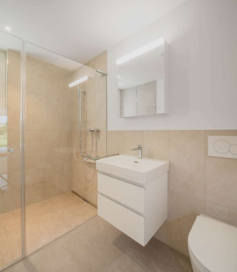 Badezimmer mit Dusche