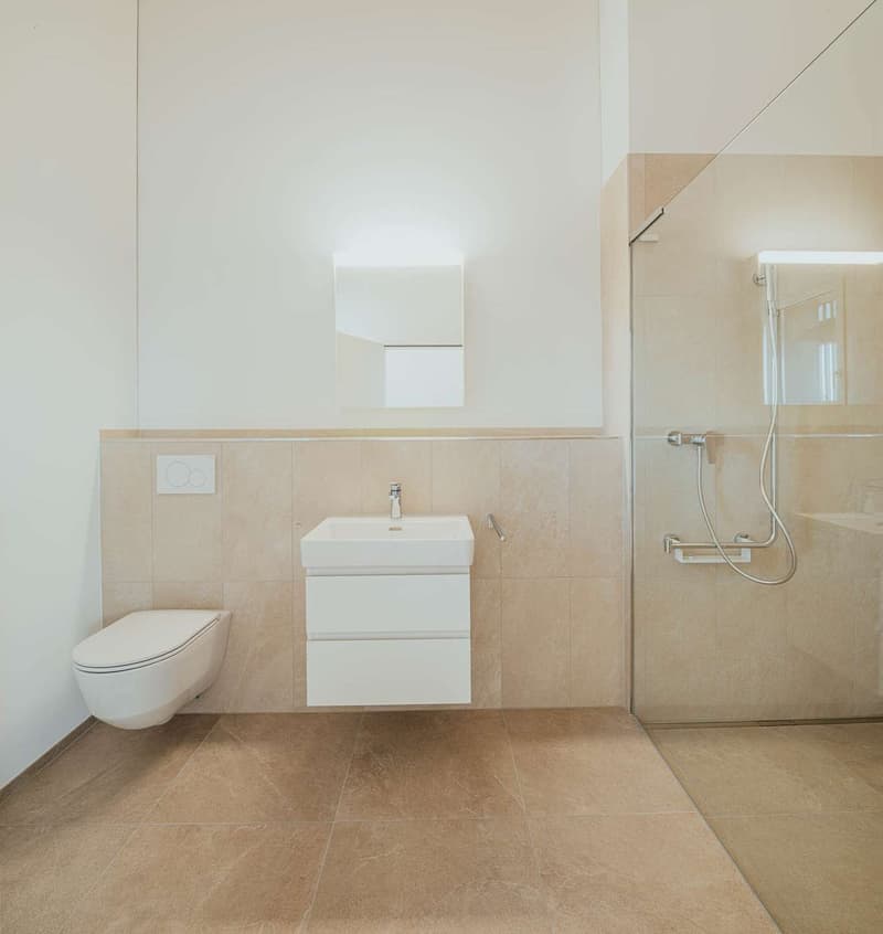Badezimmer mit Dusche
