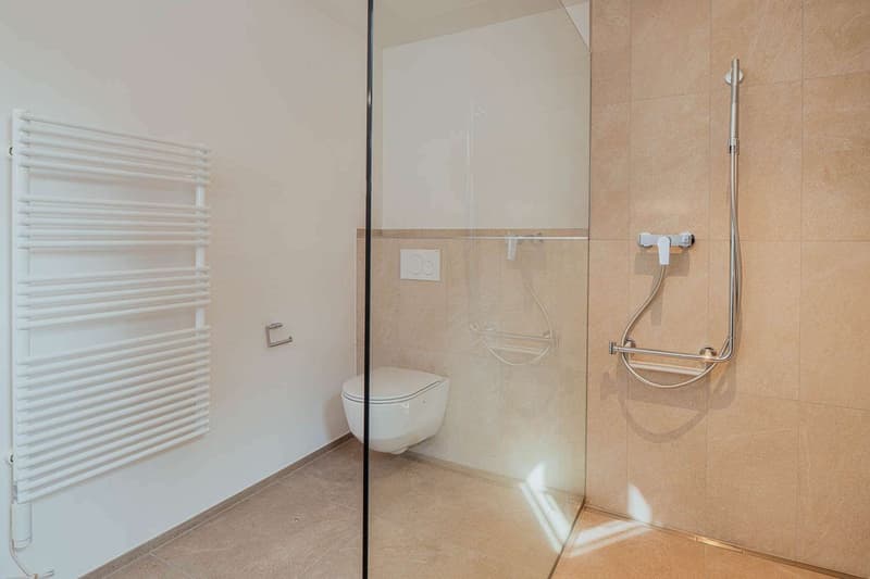 Badezimmer mit Dusche