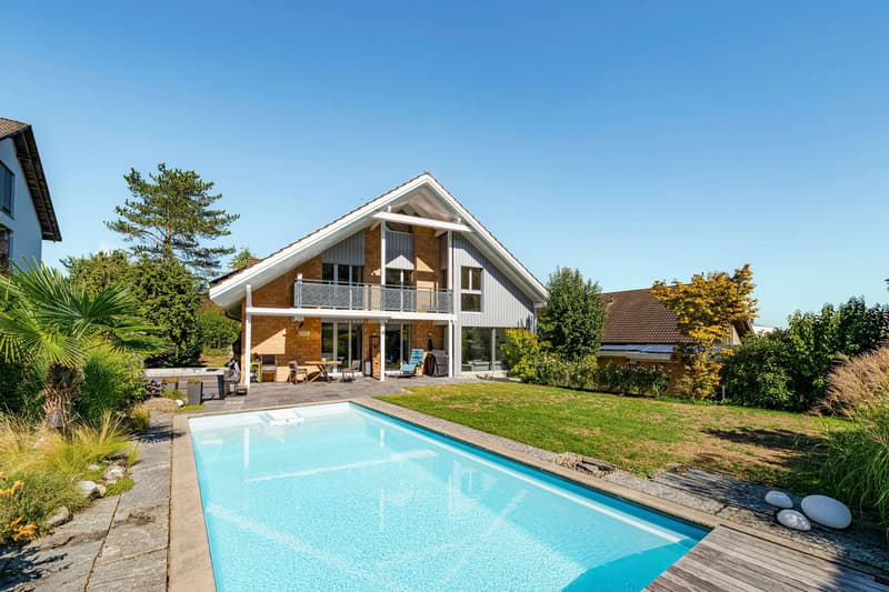 Familienfreundliches Einfamilienhaus mit grosszügigem Garten und Pool (1)