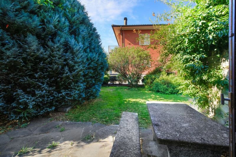 Charmantes Einfamilienhaus mit Garten an zentraler Lage (2)