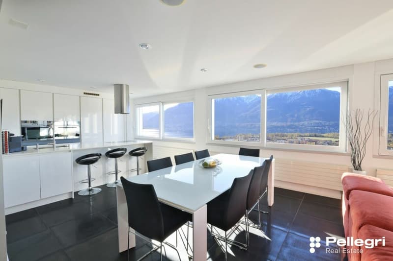 Moderne Zweifamilienhaus mit Sessicht und grosszügigen Terrassen (3)