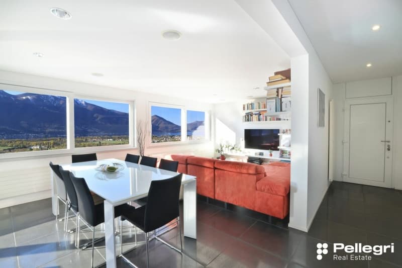 Moderne Zweifamilienhaus mit Sessicht und grosszügigen Terrassen (2)
