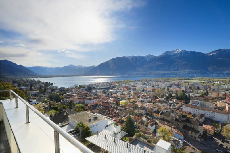 Moderne Zweifamilienhaus mit Sessicht und grosszügigen Terrassen (1)