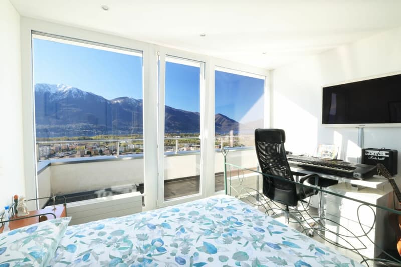 Moderne Zweifamilienhaus mit Sessicht und grosszügigen Terrassen (5)