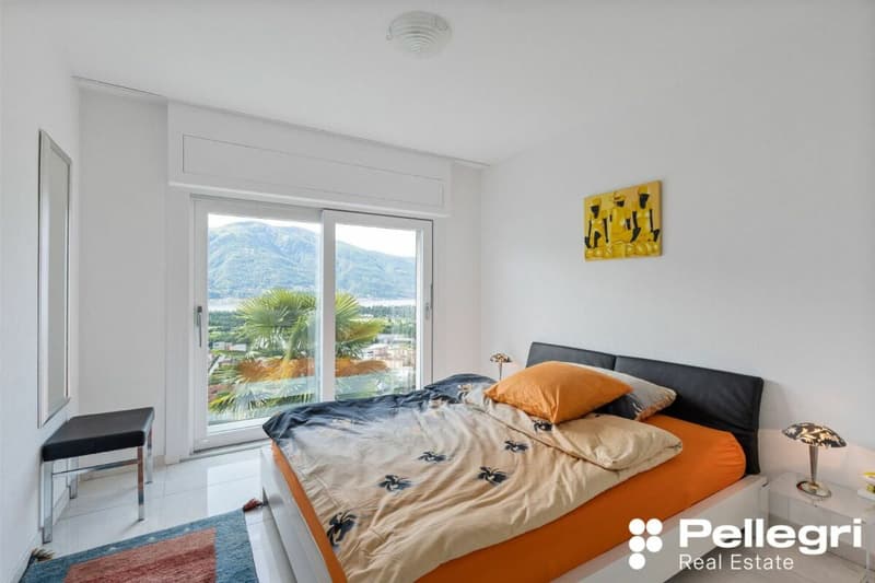 Moderne 5.5 Zi.-Villa mit Pool und Seesicht (7)