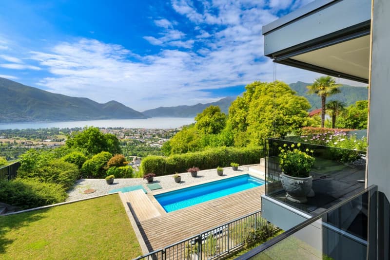 Moderne 3.5 Zi.-Wohnung mit Aussenpool und Seesicht (1)