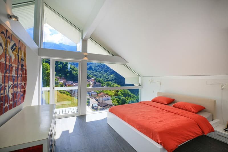 Licht, Privatsphäre und zeitgenössische Architektur in Medeglia (10)