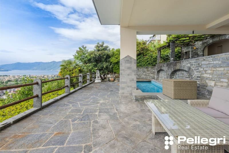 Moderne 5.5 Zi.-Villa mit Pool und Seesicht (1)