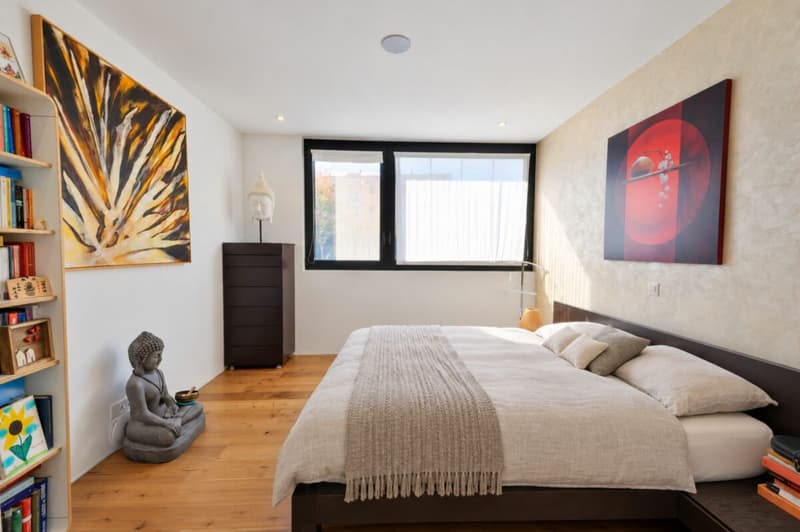 Moderne und zentrale 4.5 Zi.-Gartenwohnung mit Pool (5)
