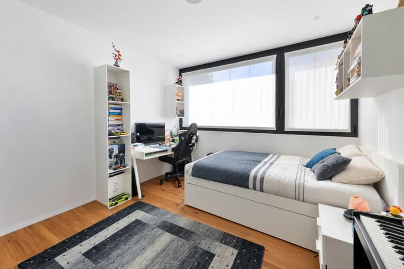 Moderne und zentrale 4.5 Zi.-Gartenwohnung mit Pool (3)