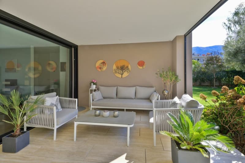 Moderne und zentrale 4.5 Zi.-Gartenwohnung mit Pool (6)