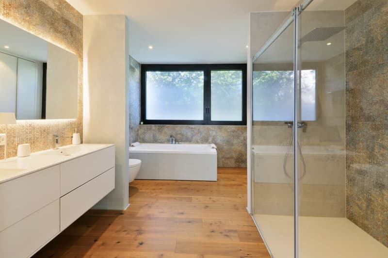 Moderne und zentrale 4.5 Zi.-Gartenwohnung mit Pool (4)