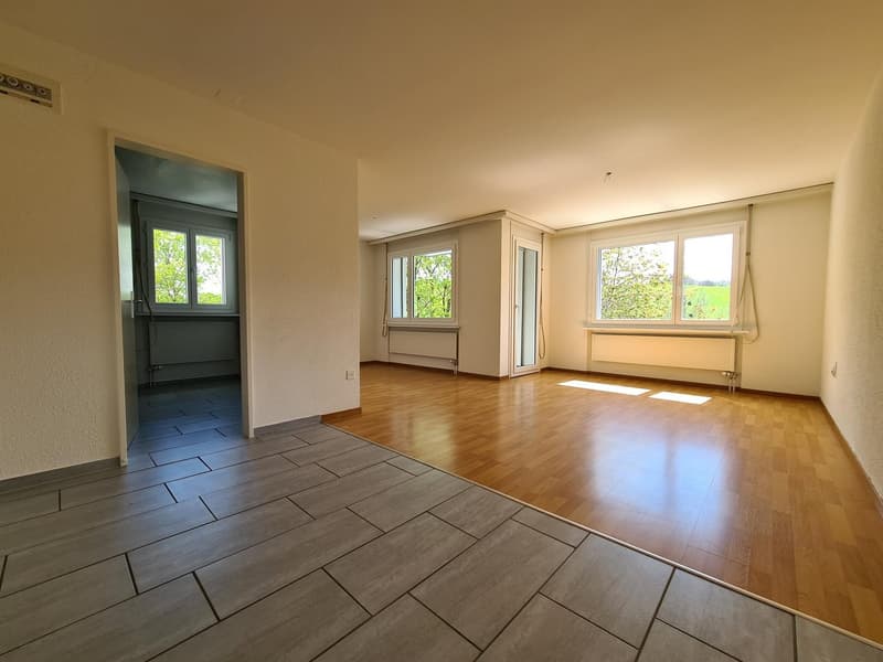 Helle & offene 3.5 Zimmerwohnung in Schmitten (1)