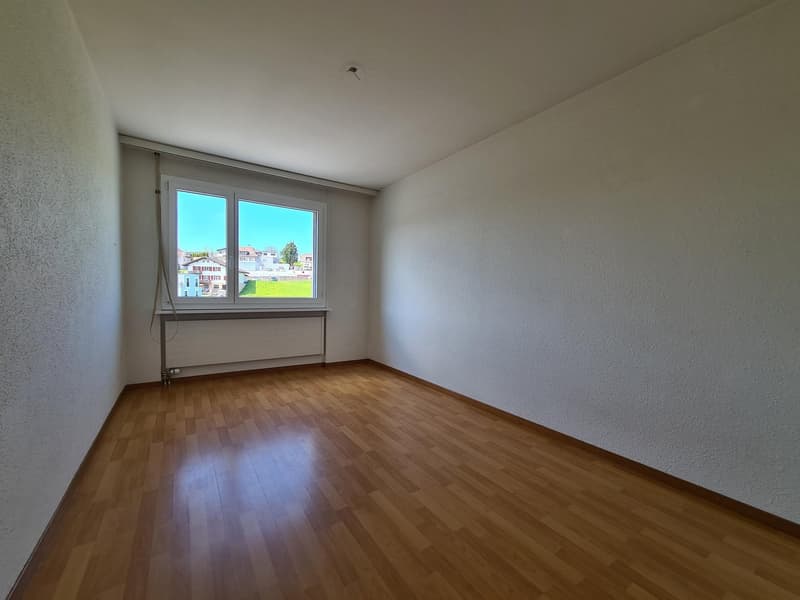 Helle & offene 3.5 Zimmerwohnung in Schmitten (4)