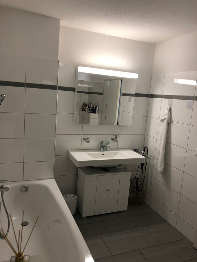 Bad mit Dusche/Badewanne