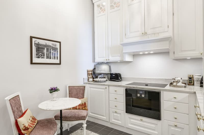 Appartamento in stile Belle-Epoque in un edificio (6)