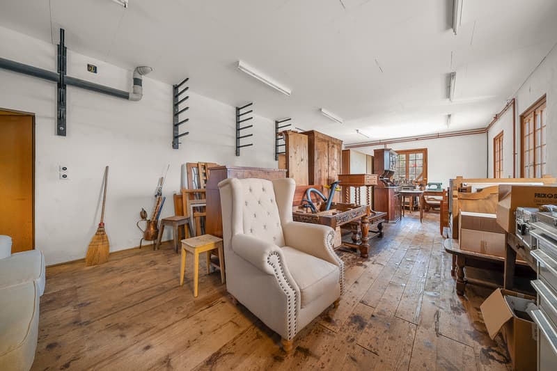 Atelier de 90m2 avec bureau et buanderie et wc