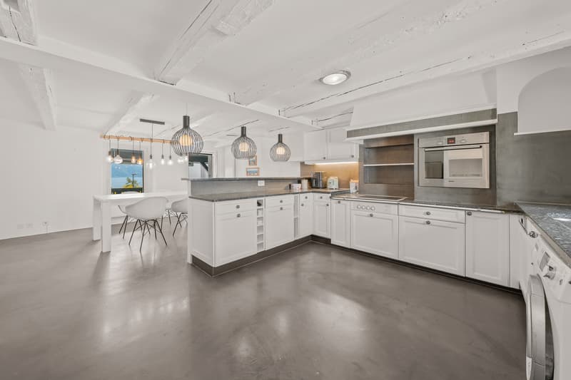 Exceptional winemaker's house in the heart of the old town with a lake view (6)