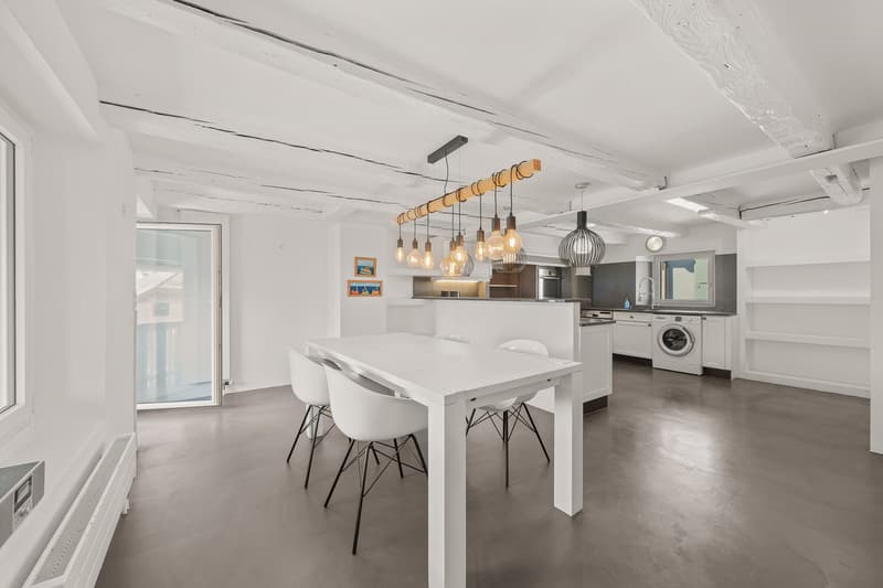 Exceptional winemaker's house in the heart of the old town with a lake view (7)