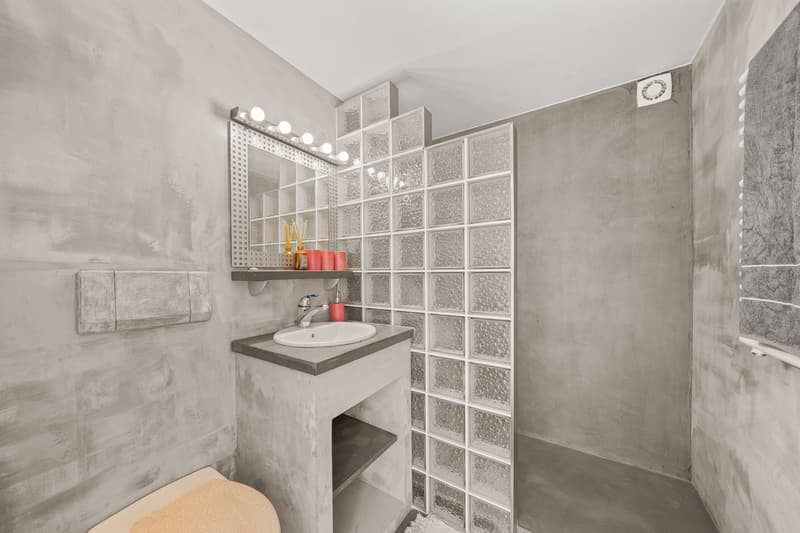 Exceptional winemaker's house in the heart of the old town with a lake view (12)