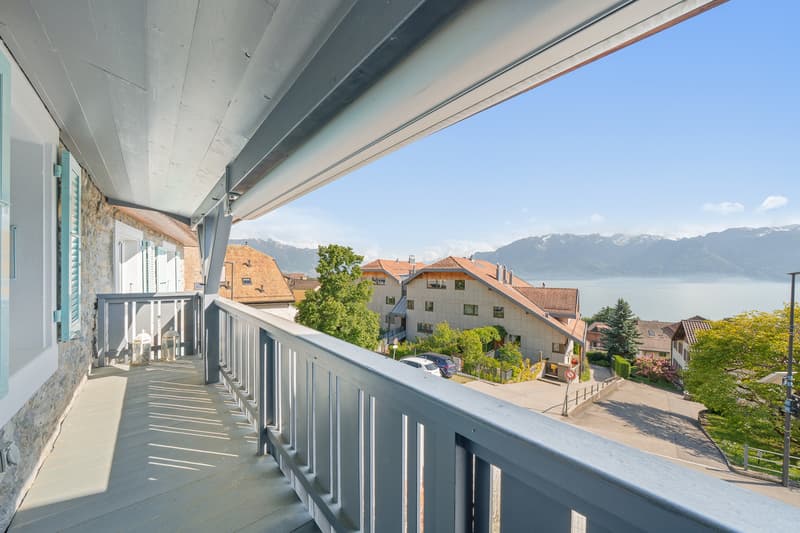 Exceptional winemaker's house in the heart of the old town with a lake view (5)