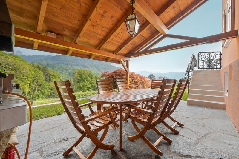 Superbe maison individuelle offrant une magnifique vue sur le lac (12)