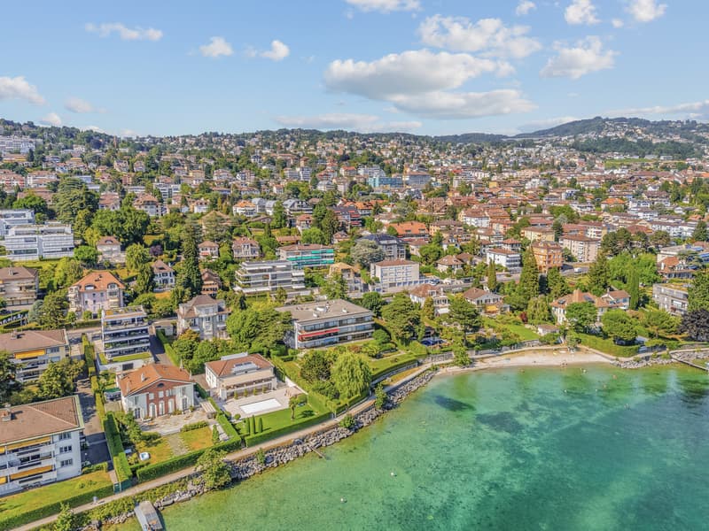 Superbe duplex alliant confort, vue lac et situation privilégiée (13)