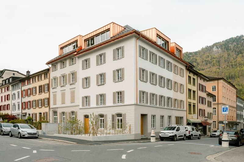 First rental "Haus Fridolin": Modern attic maisonette apartment with balcony in the heart of Glarus (6)