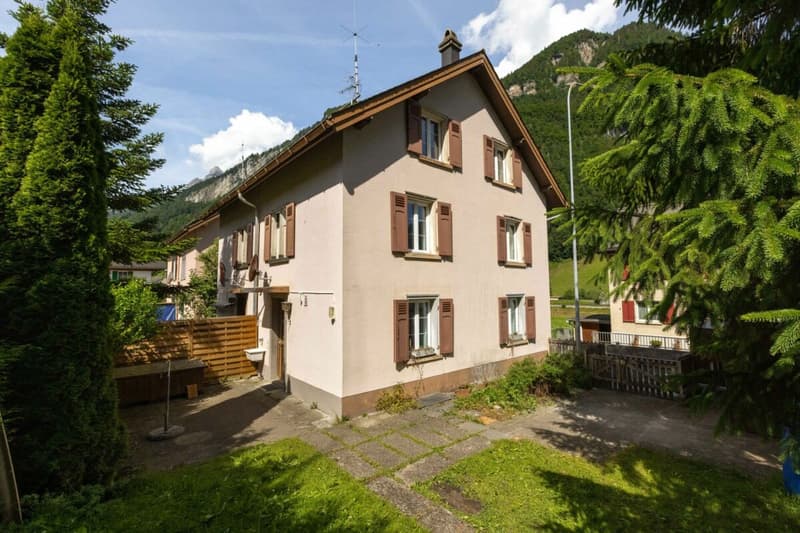 Casa a schiera affascinante con giardino spazioso a Diesbach (1)