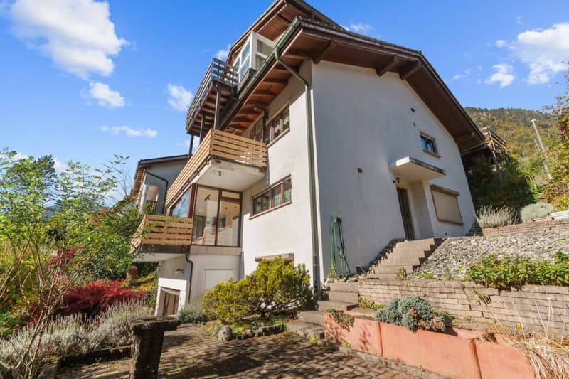 Grosszügige 5.5-Zimmer-Wohnung mit Garten und herrlicher Aussicht in Schwanden (11)