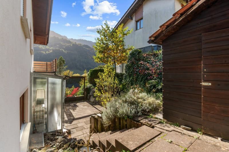 Grosszügige 5.5-Zimmer-Wohnung mit Garten und herrlicher Aussicht in Schwanden (9)