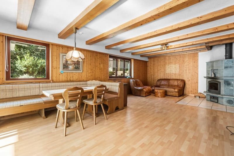 Grosszügige 5.5-Zimmer-Wohnung mit Garten und herrlicher Aussicht in Schwanden (2)