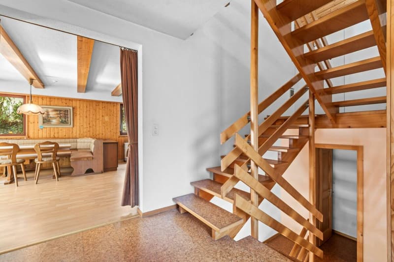 Grosszügige 5.5-Zimmer-Wohnung mit Garten und herrlicher Aussicht in Schwanden (4)