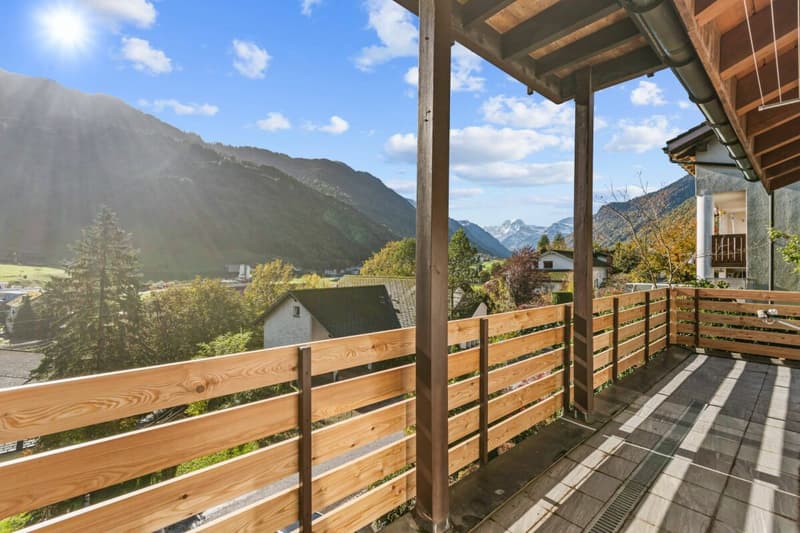 Grosszügige 5.5-Zimmer-Wohnung mit Garten und herrlicher Aussicht in Schwanden (7)