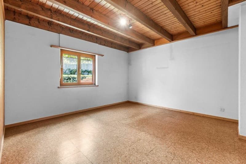 Grosszügige 5.5-Zimmer-Wohnung mit Garten und herrlicher Aussicht in Schwanden (5)