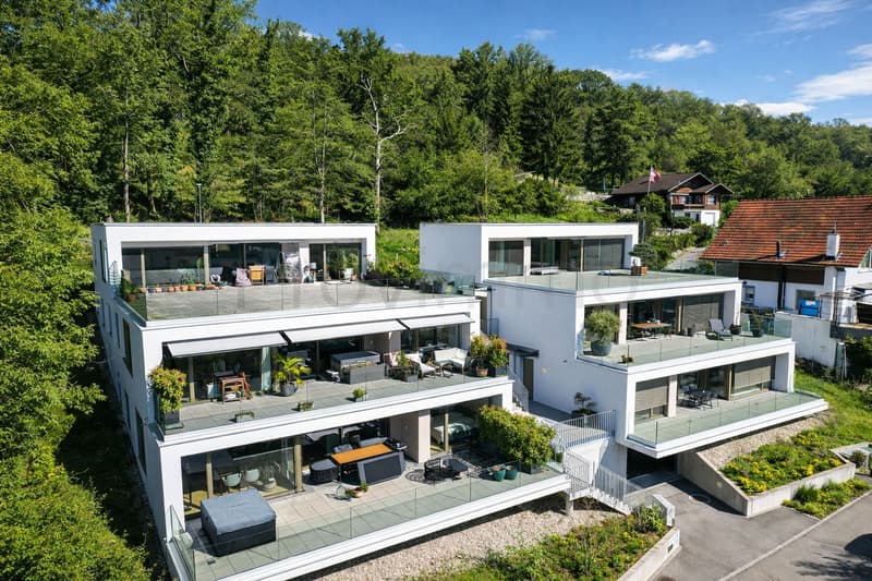 Luxury, location, and lifestyle perfectly combined (2)