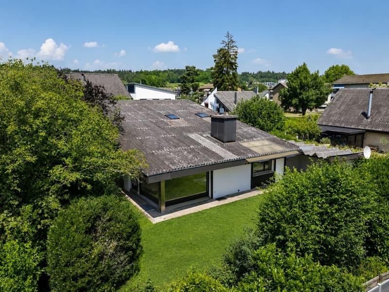 Valuable location, versatile possibilities (3)
