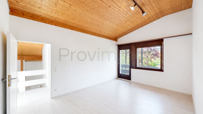 Valuable location, versatile possibilities (17)