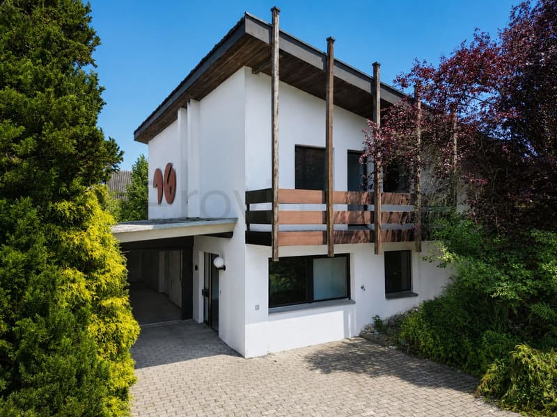 Valuable location, versatile possibilities (1)