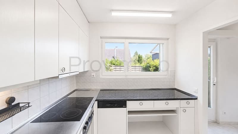 Valuable location, versatile possibilities (15)