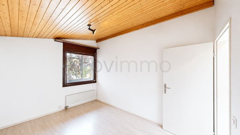 Valuable location, versatile possibilities (19)